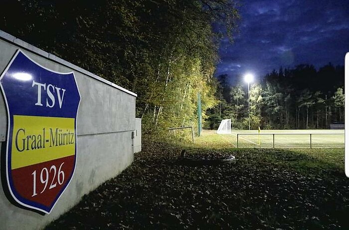 sportplatz-flutlicht